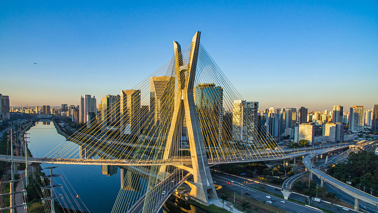 O Crescimento da Construção de Escritórios em São Paulo e a Importância dos Pisos Elevados